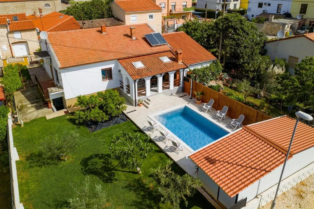 Holiday House Nada With The Pool Fažana
