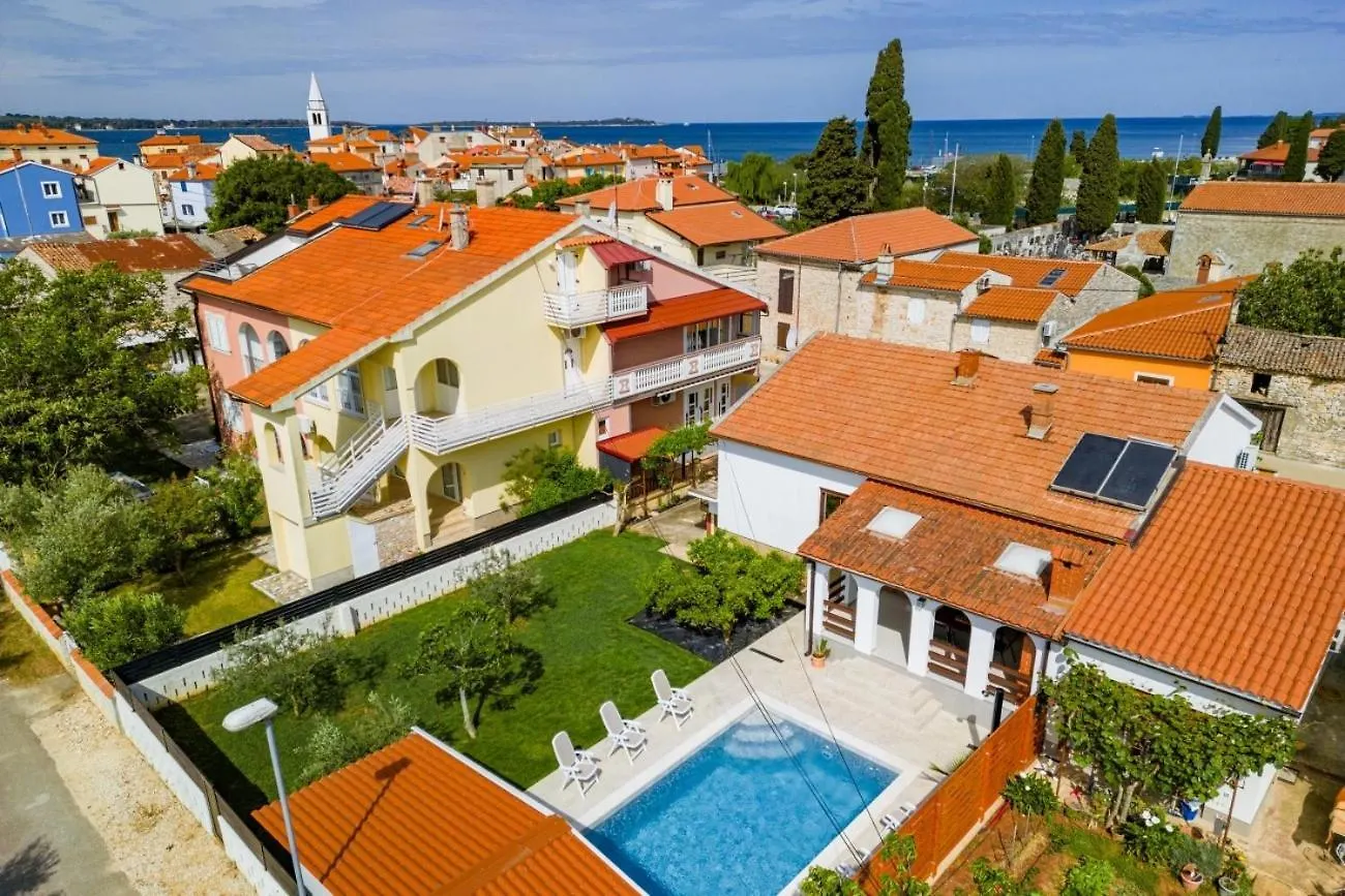 Holiday home Holiday House Nada With The Pool Fazana