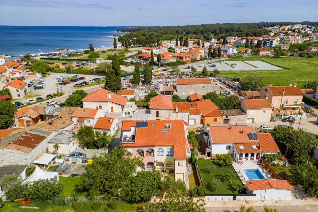 Holiday House Nada With The Pool Fažana Casa vacanze
