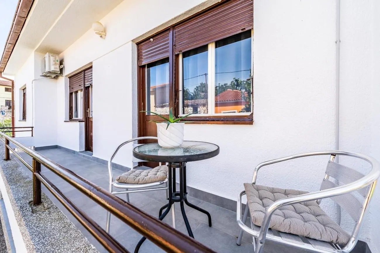 Holiday House Nada With The Pool Fazana 0*,