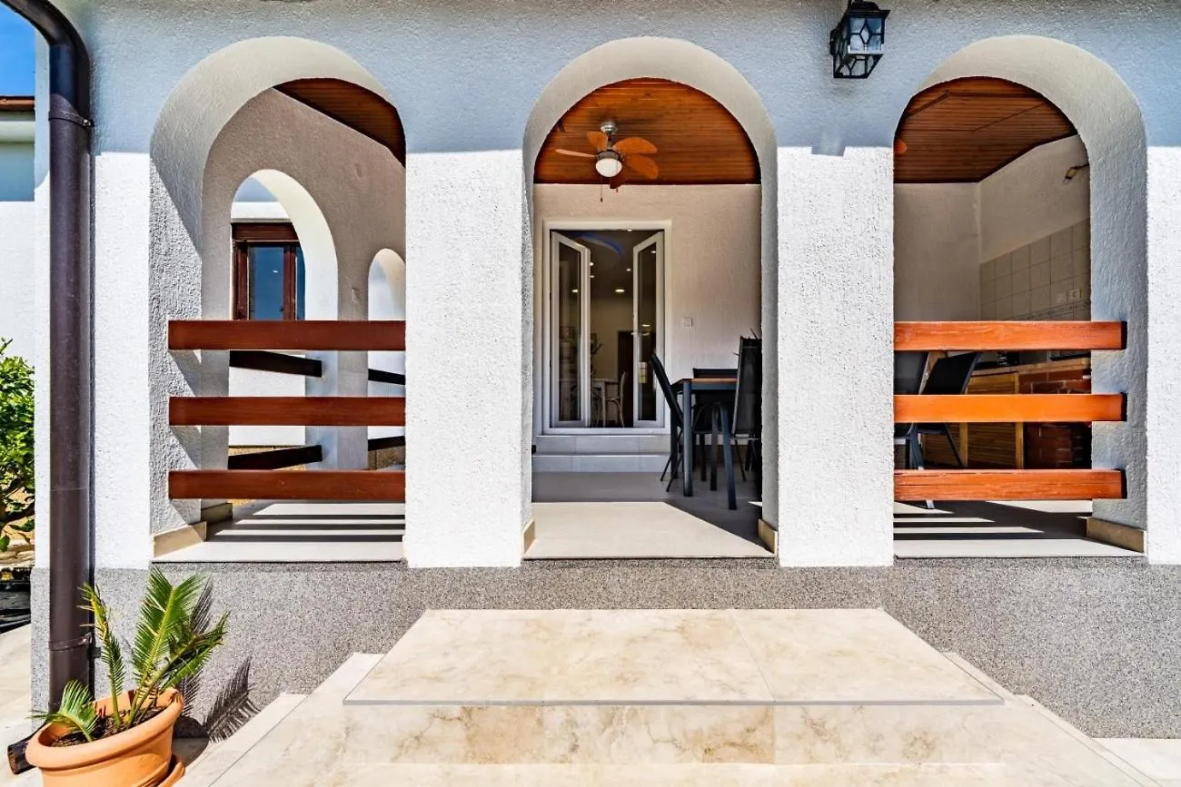 Holiday home Holiday House Nada With The Pool Fazana